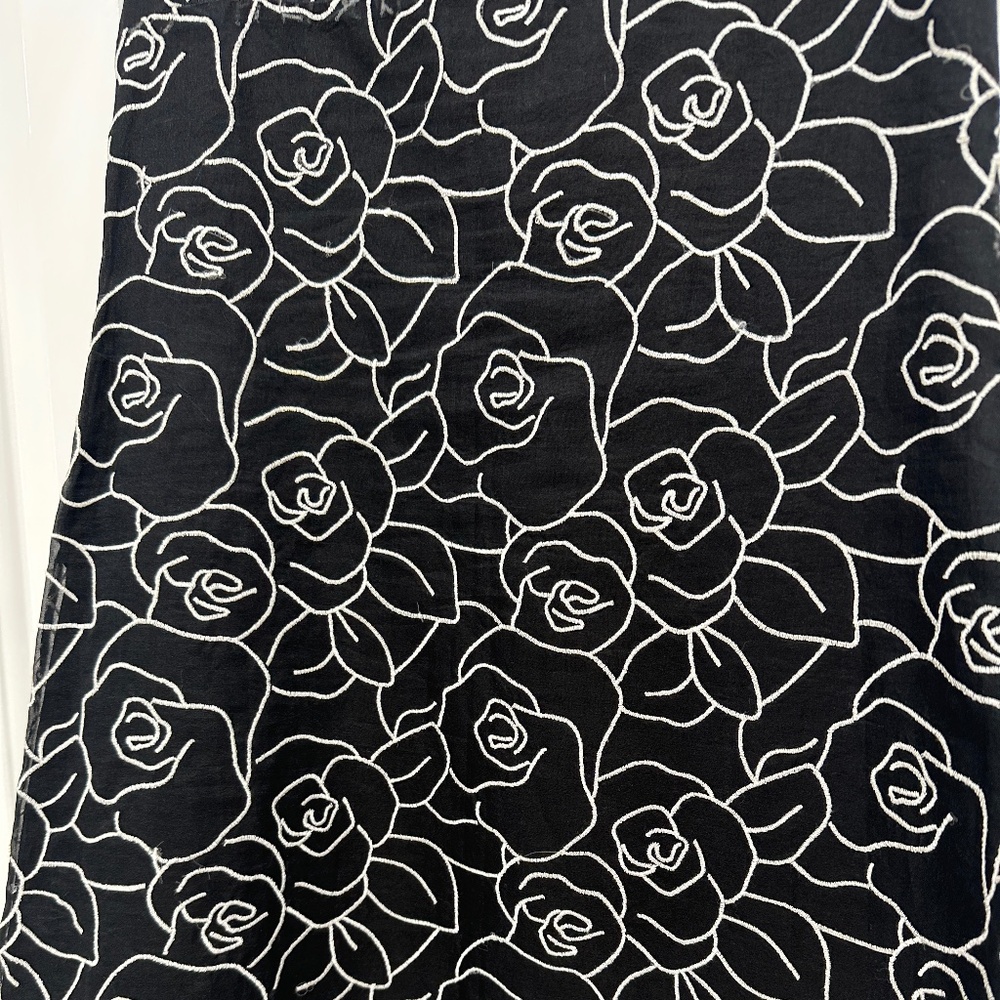 LBD 
Excellent condition 
Size 2 - Picture 5 of 6